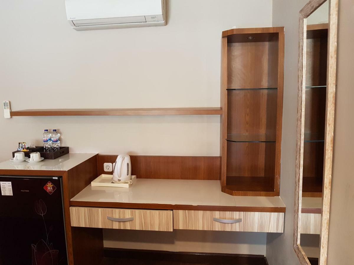 Narisha Guesthouse Kupang  Exterior photo