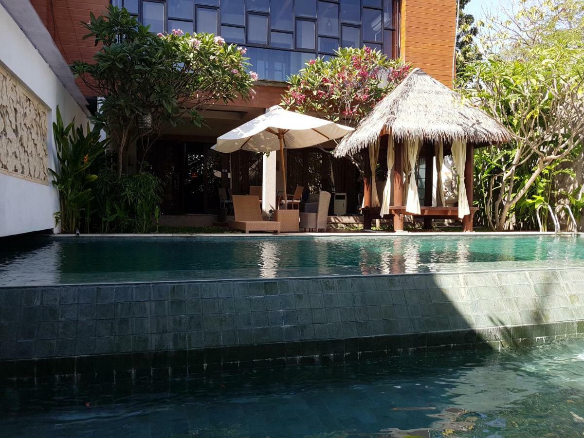 Narisha Guesthouse Kupang  Exterior photo
