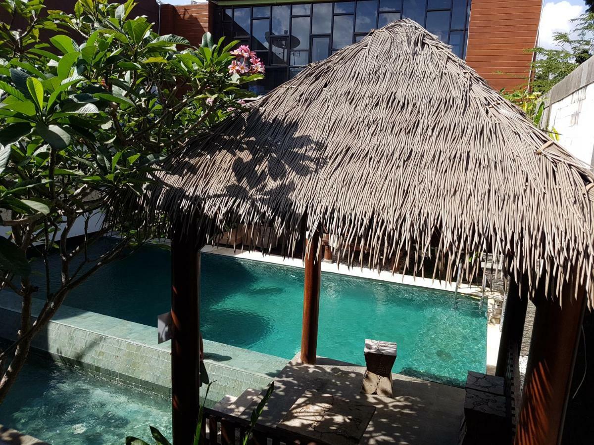 Narisha Guesthouse Kupang  Exterior photo
